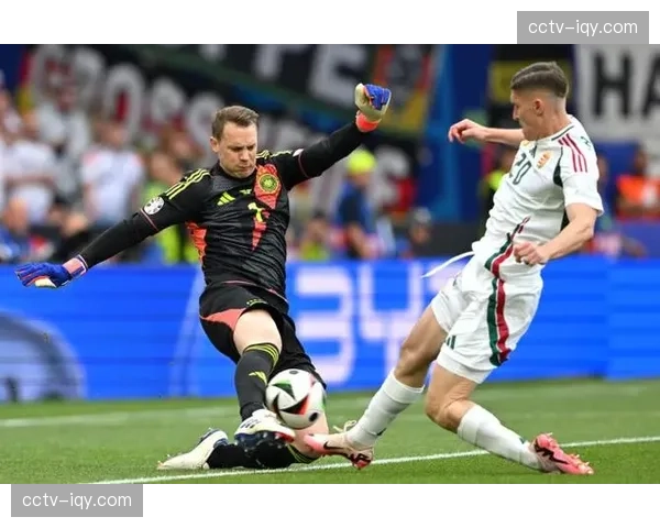 特写:诺伊尔多次神扑后,与后防搭档吕迪格击掌庆祝 特写:诺伊尔多次神扑后,与后防搭档吕迪格击掌庆祝